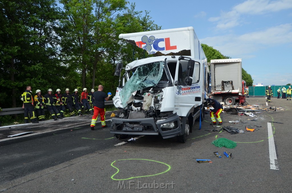 Schwerer VU A 1 Rich Koeln hinter AS Burscheid P326.JPG - Miklos Laubert